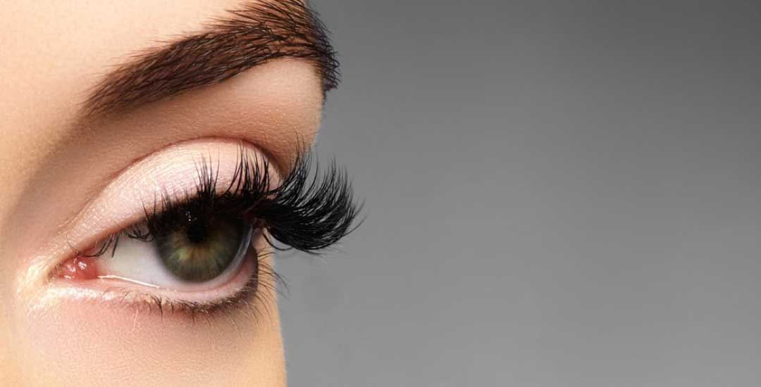 Perfect The Look Of The Eyes With False Eyelashes