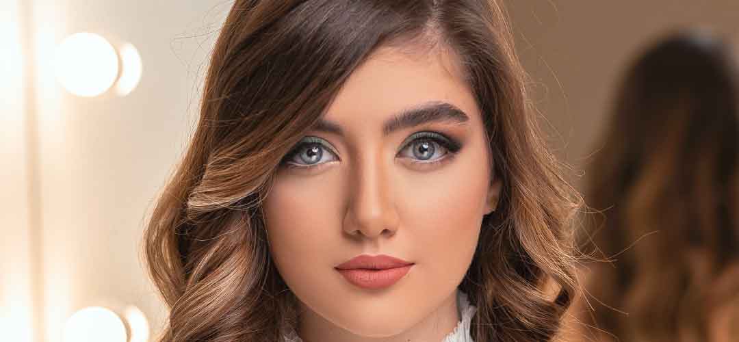 Look different with false eyelashes