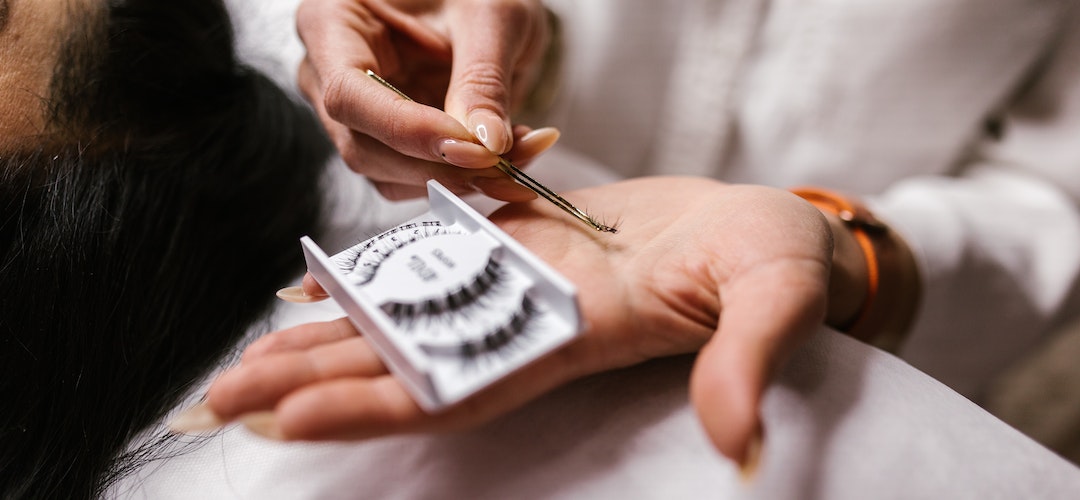 Check This Before Using False Eyelashes
