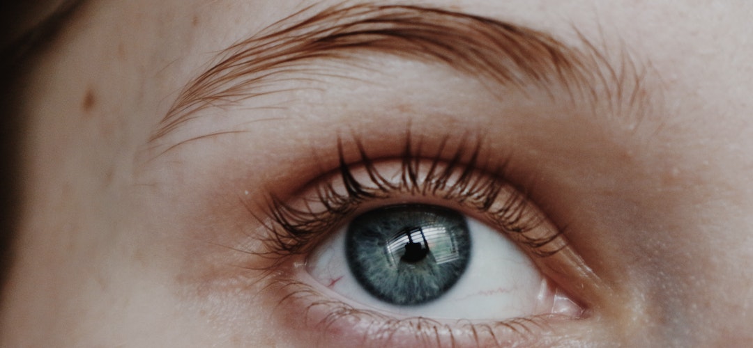 Are you using false eyelashes for the first time?