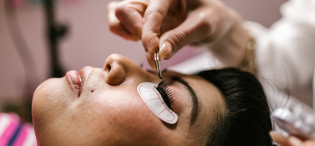 Minimizing the Dangers of False Eyelashes