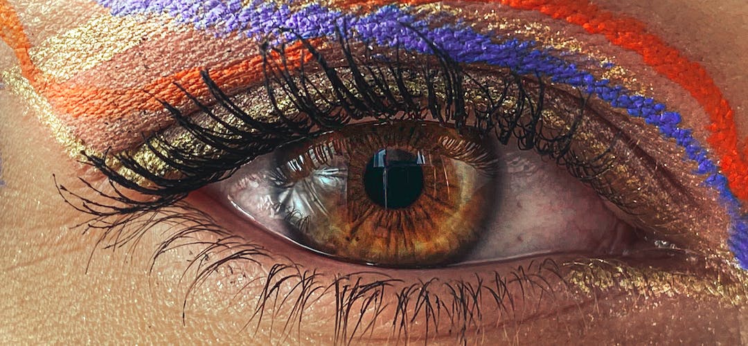 False Eyelashes That Become the Center of Attention